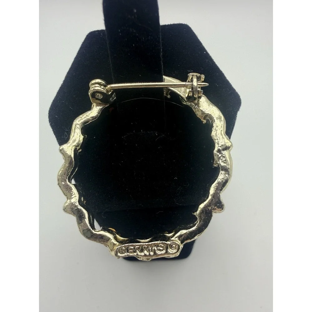 Gerry's Brooch‎ Vintage Leaf Rhinestone Wreath Gold Tone 1 3/8